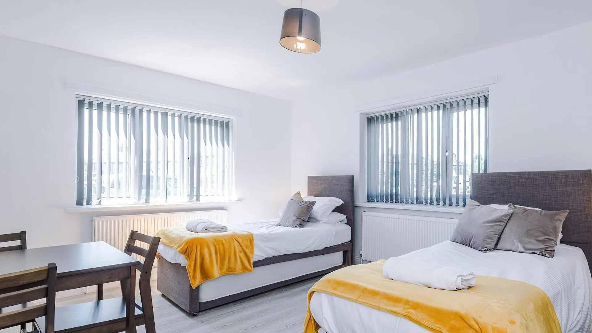 스킵턴 Sleeps 10, 5 Beds, Free Parking, Contractors 빌라